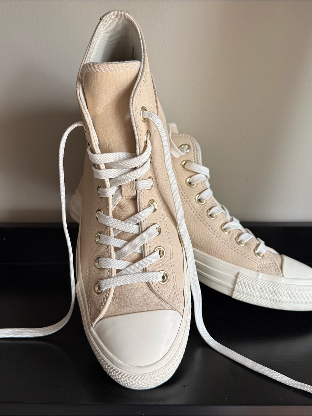 Converse Premium Leather High Tops Light Bisque Women’s 9.5 Men’s 7.5